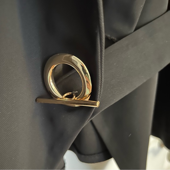 Black Short Sleeve Blazer - Picture 3 of 3